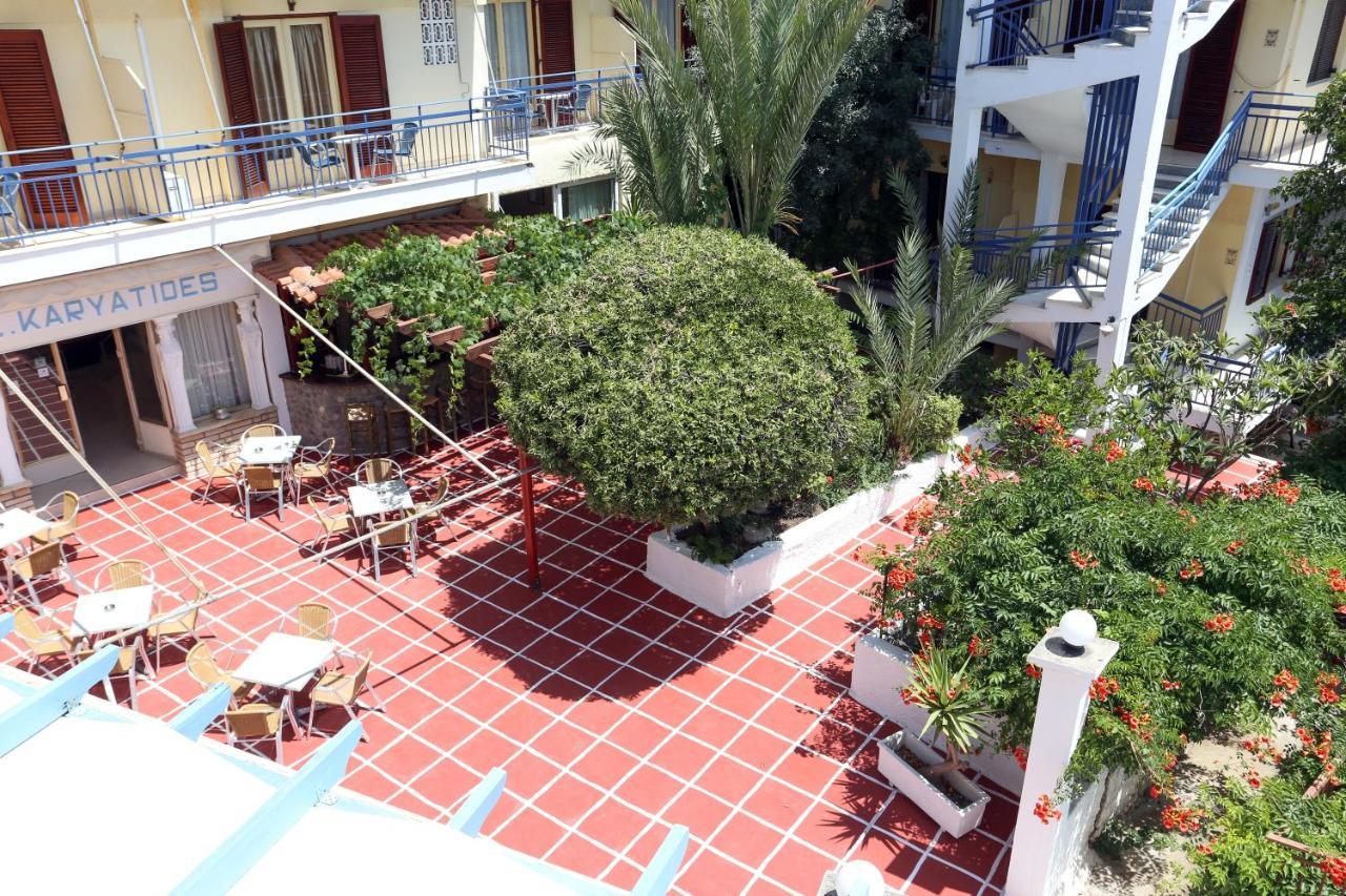 Hotel Karyatides Agia Marina  Esterno foto
