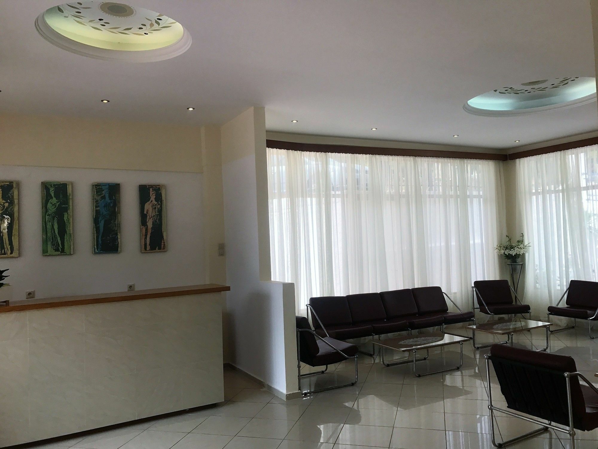 Hotel Karyatides Agia Marina  Esterno foto