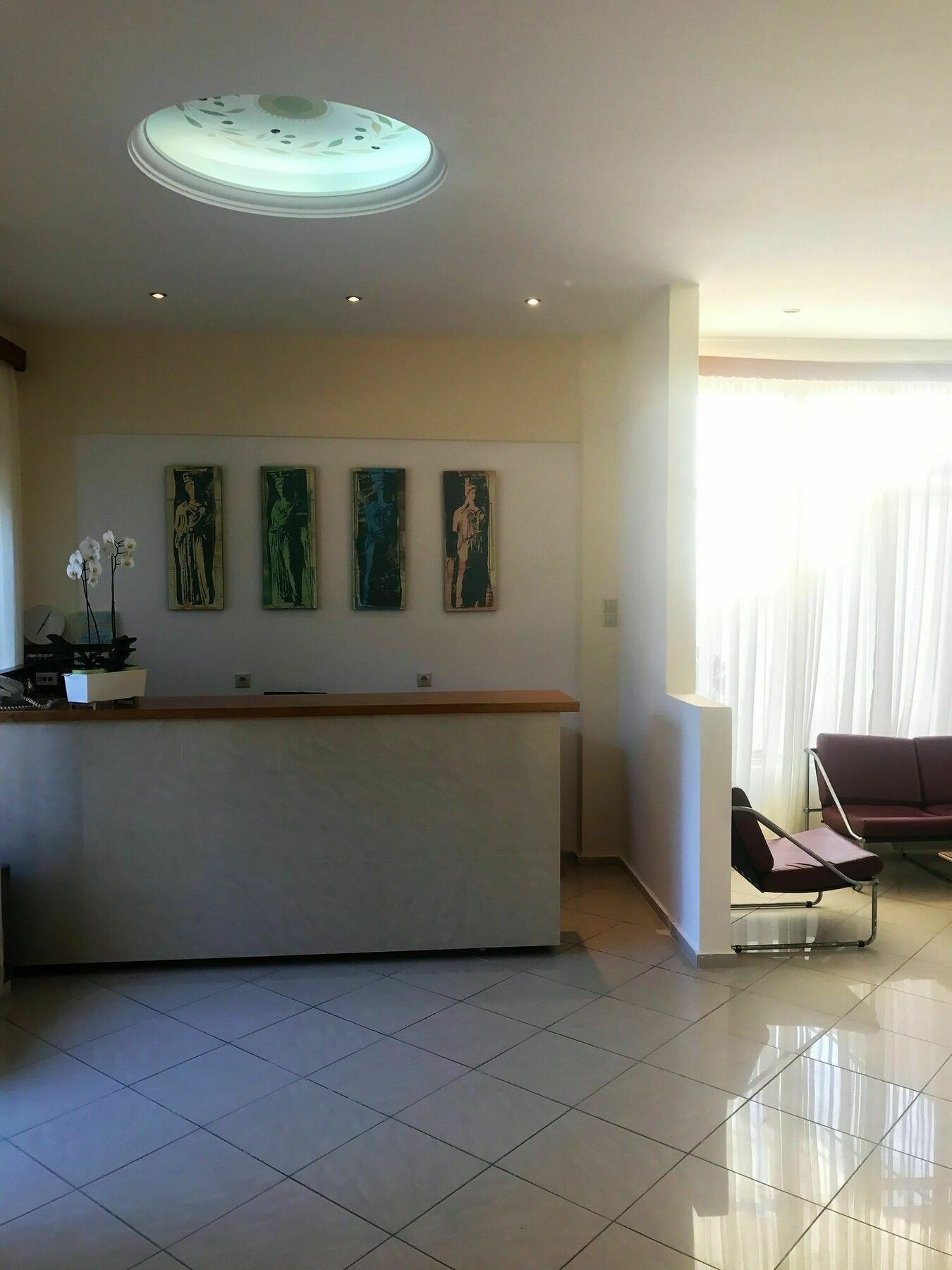 Hotel Karyatides Agia Marina  Esterno foto