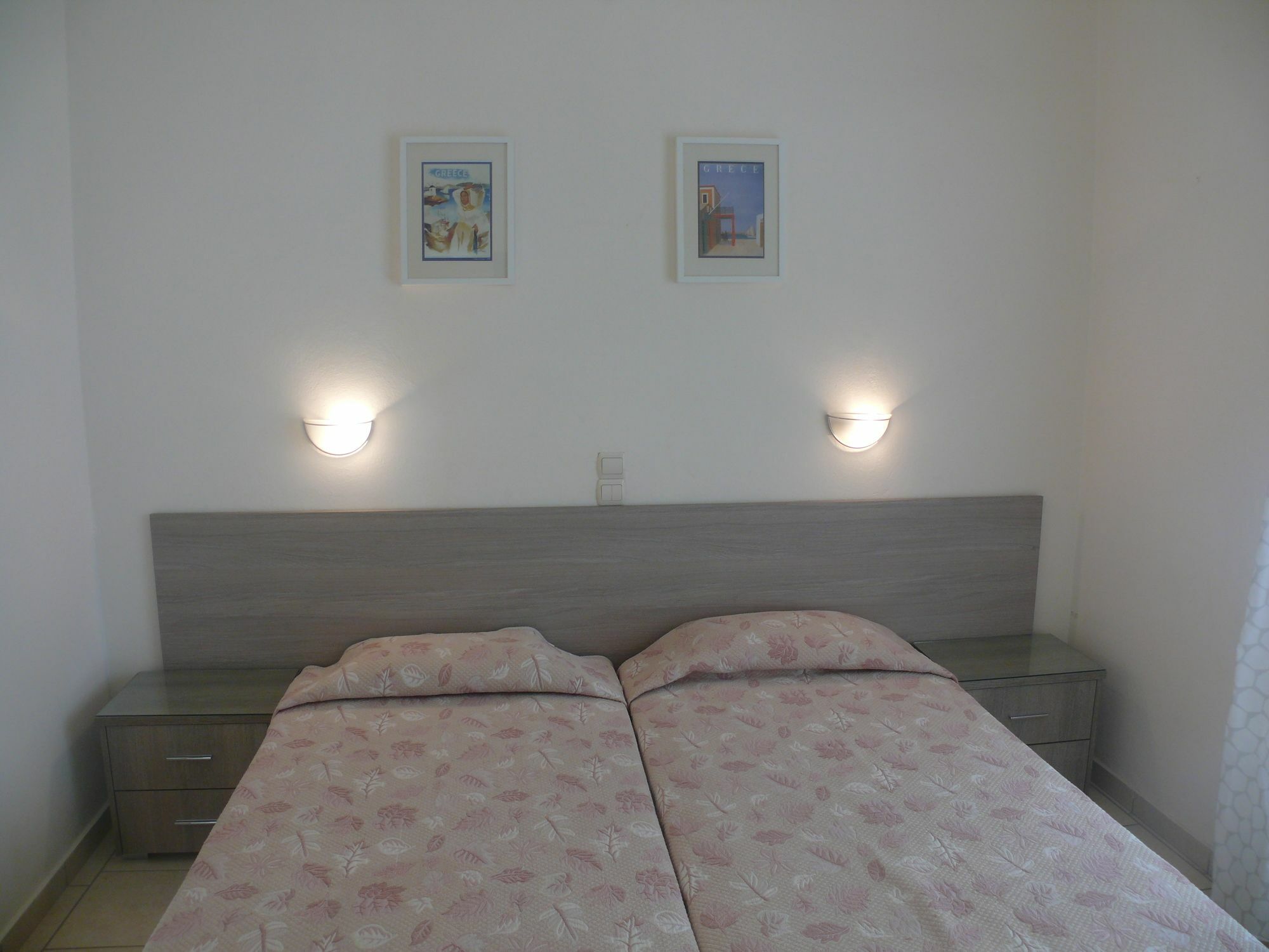 Hotel Karyatides Agia Marina  Esterno foto