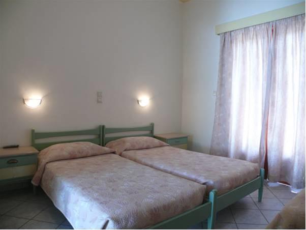 Hotel Karyatides Agia Marina  Esterno foto